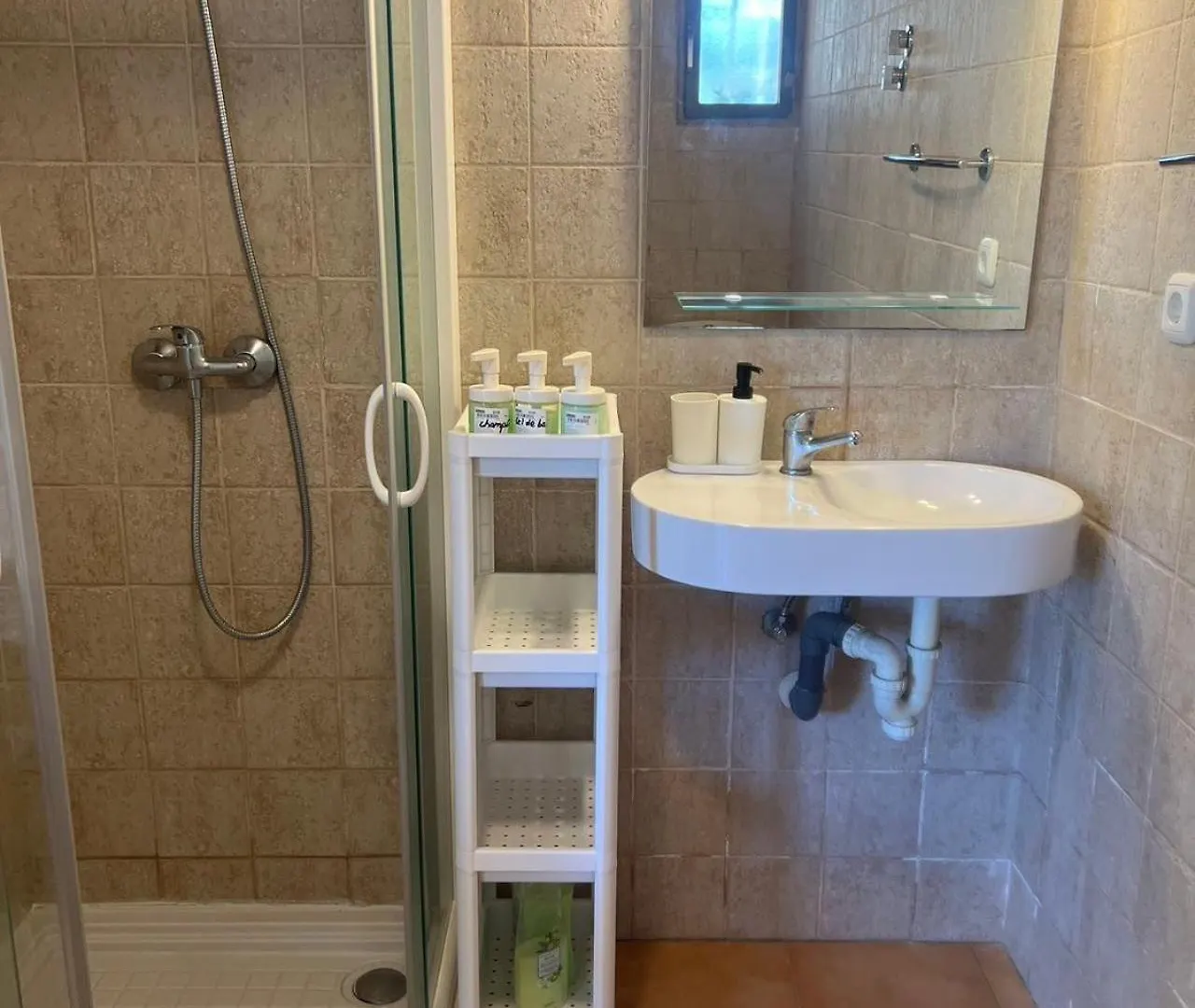 Marbella别墅独立房带泳池 Guest house